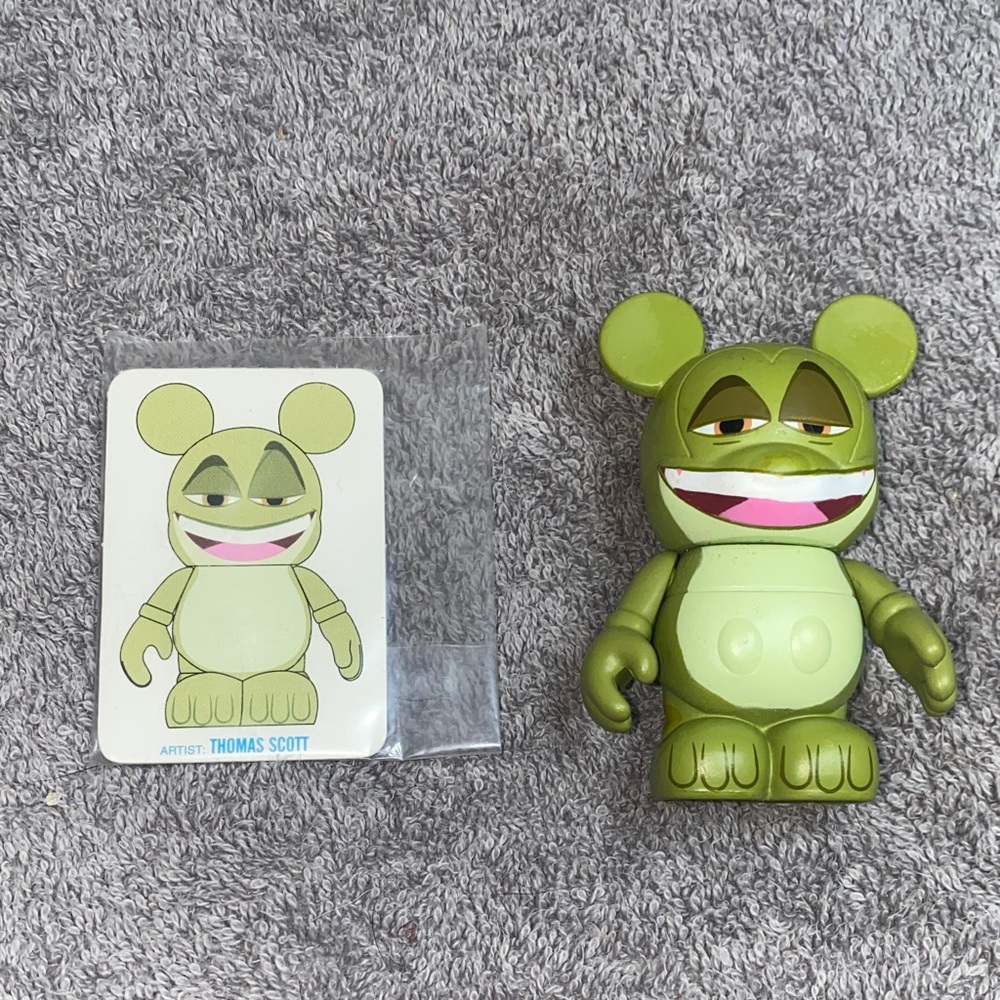 🌵Retired Disney Vinylmation Frog Prince from the "Princess & the frog" series!